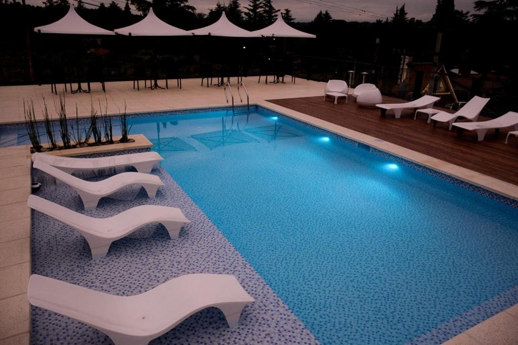 Grateus Luxury & Apartahotel Villa General Belgrano